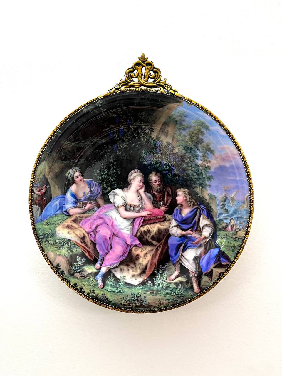 بشقاب دیوارکوب قاب برنجی طرح کلاسیک کد 7