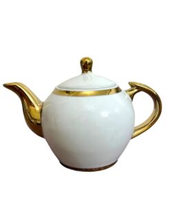 قوری چینی سفید و طلایی