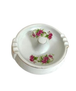 زیر سیگاری گل سرخی قدیمی